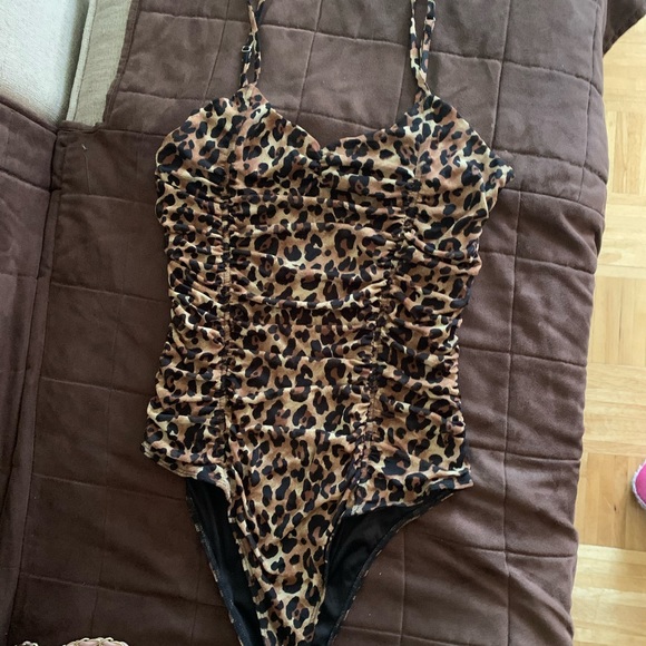 Cheetah bodysuit! Super cute - Picture 2 of 4